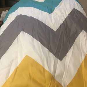 Dorm bed comforter and pillow sham